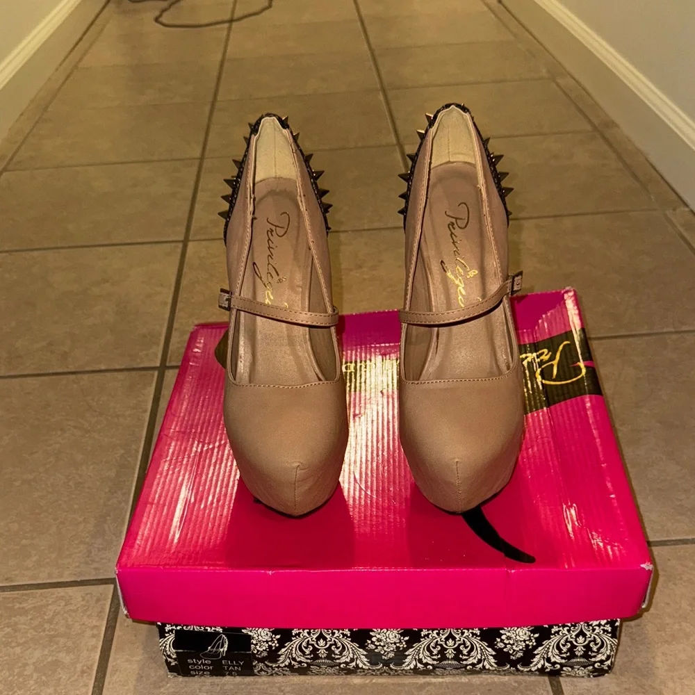 Stylish Tan Spiked Heels - Picture 4 of 6